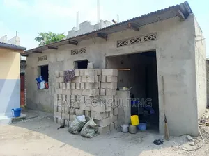 2chbre Villa dans Bât, Nsele à Vendre