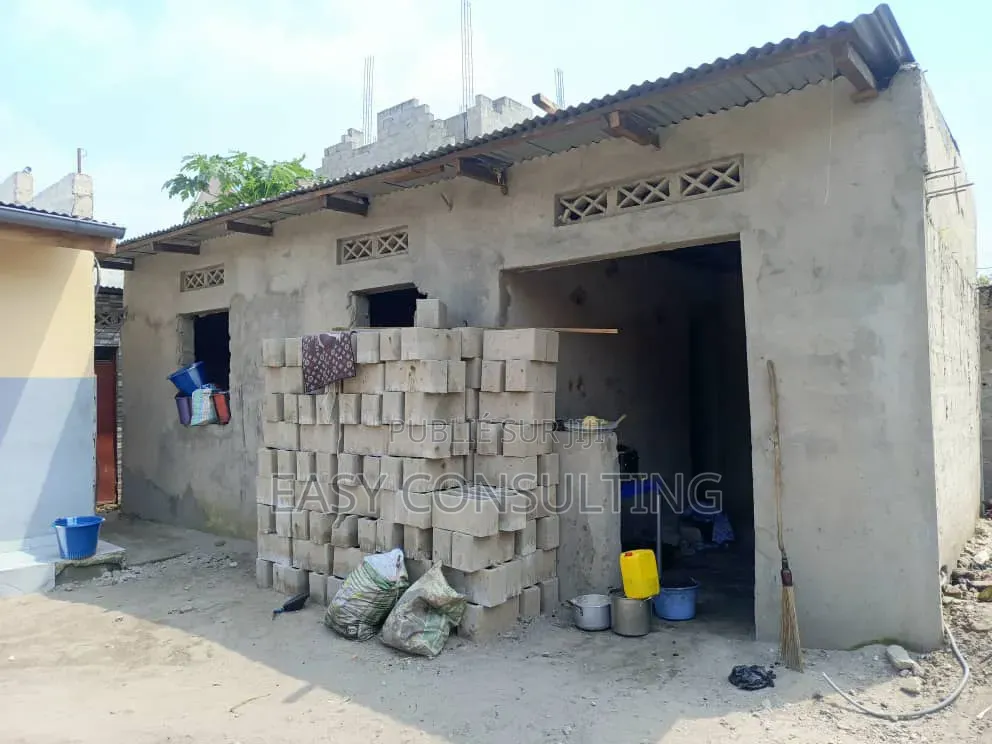 2chbre Villa dans Bât, Nsele à Vendre