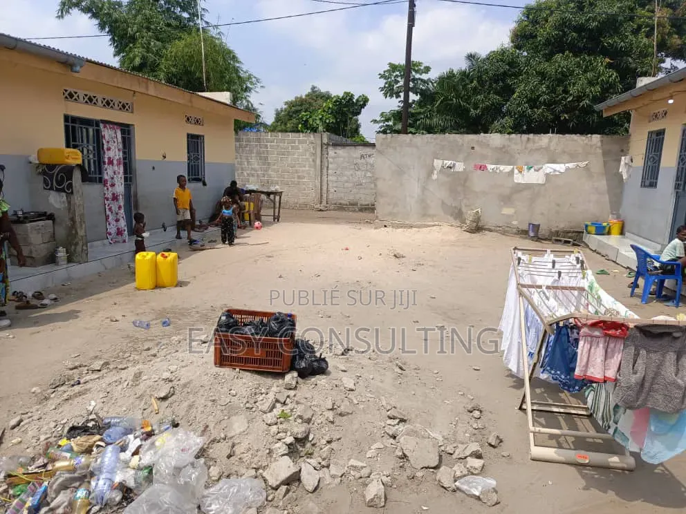 2chbre Villa dans Bât, Nsele à Vendre