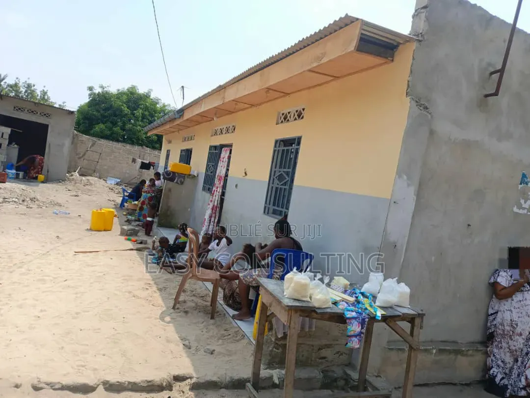 2chbre Villa dans Bât, Nsele à Vendre