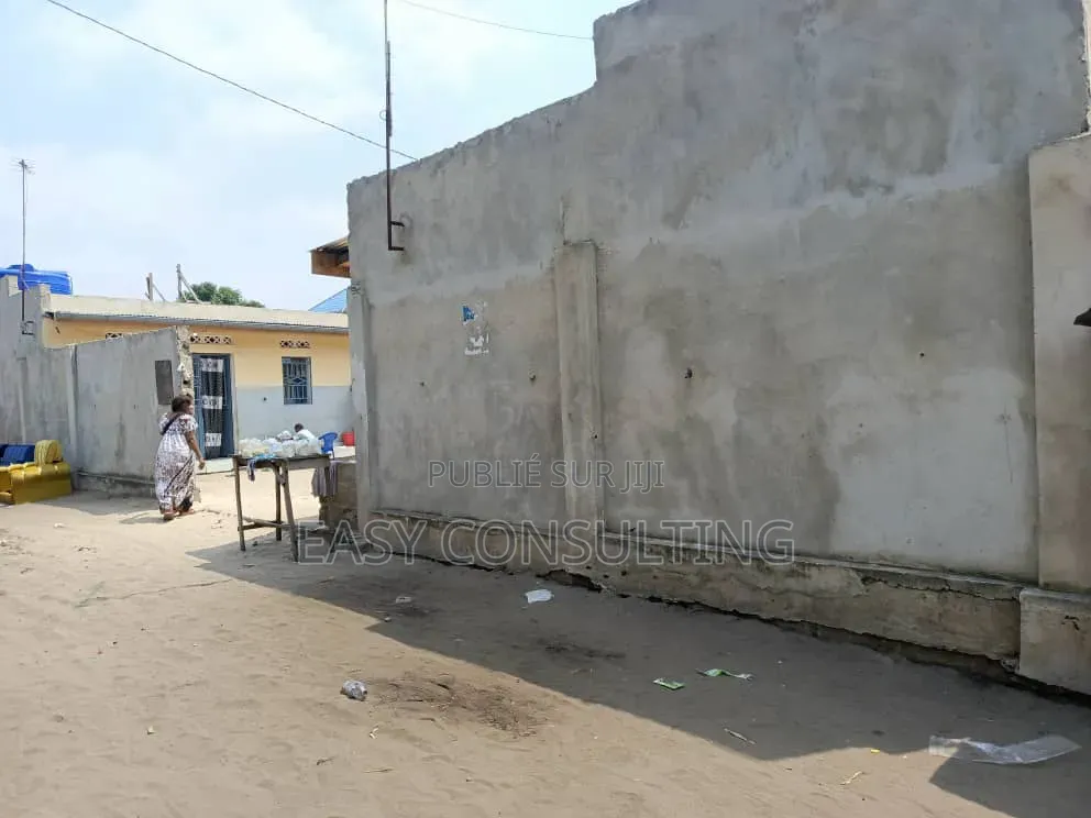 2chbre Villa dans Bât, Nsele à Vendre