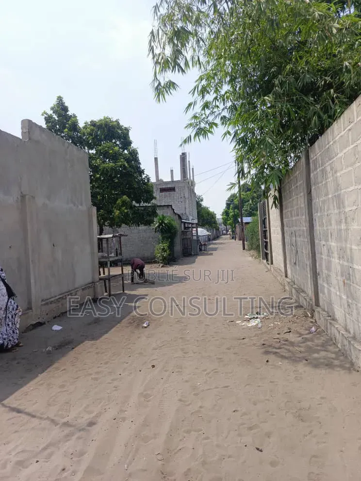 2chbre Villa dans Bât, Nsele à Vendre