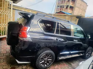 Toyota Land Cruiser Prado 2023 Noir