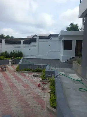 15chbre Manoir dans Empire Supreme, Ngaliema à Vendre