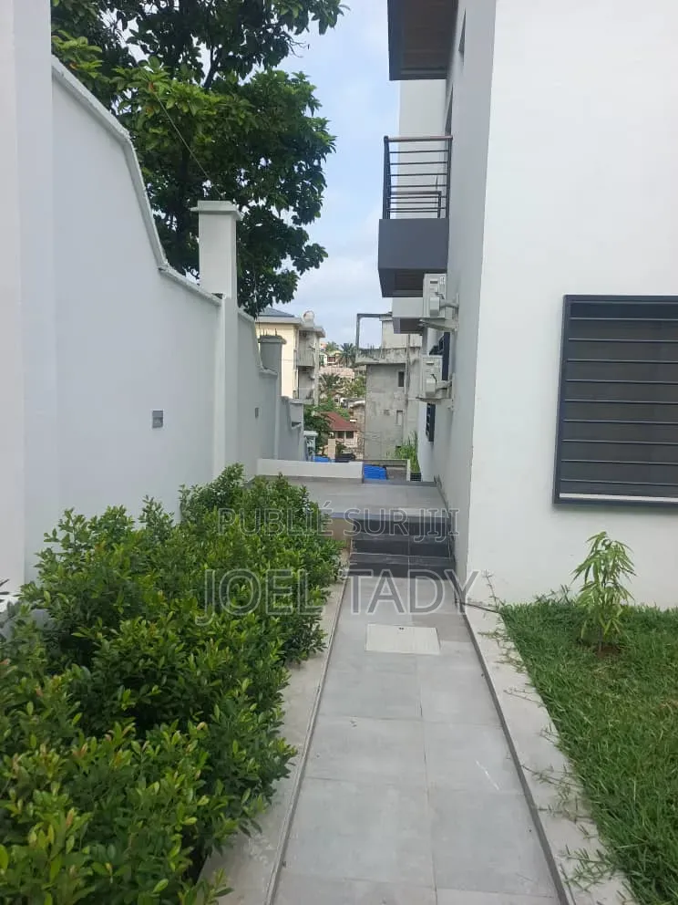 15chbre Manoir dans Empire Supreme, Ngaliema à Vendre