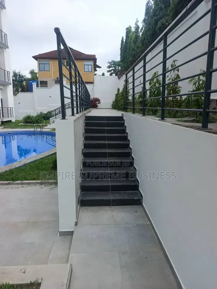 15chbre Manoir dans Empire Supreme, Ngaliema à Vendre