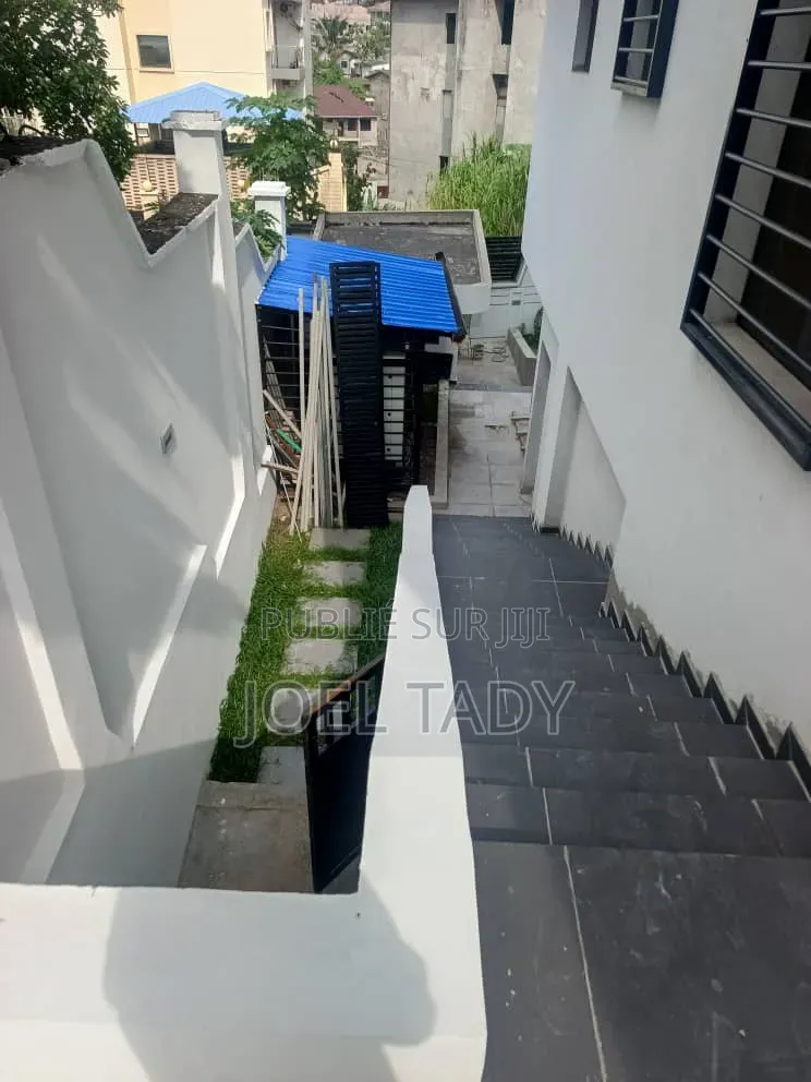 15chbre Manoir dans Empire Supreme, Ngaliema à Vendre