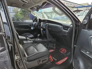 Toyota Fortuner 3.0 D Turbo AWD 2023 Noir