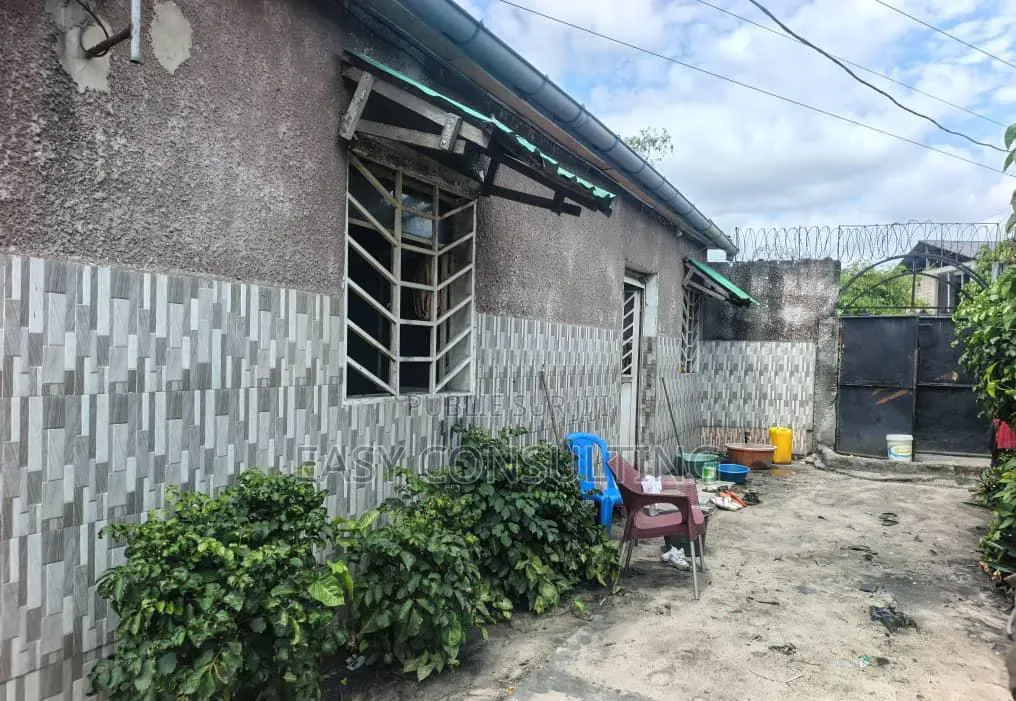 2chbre Maison dans Ngaba à Vendre