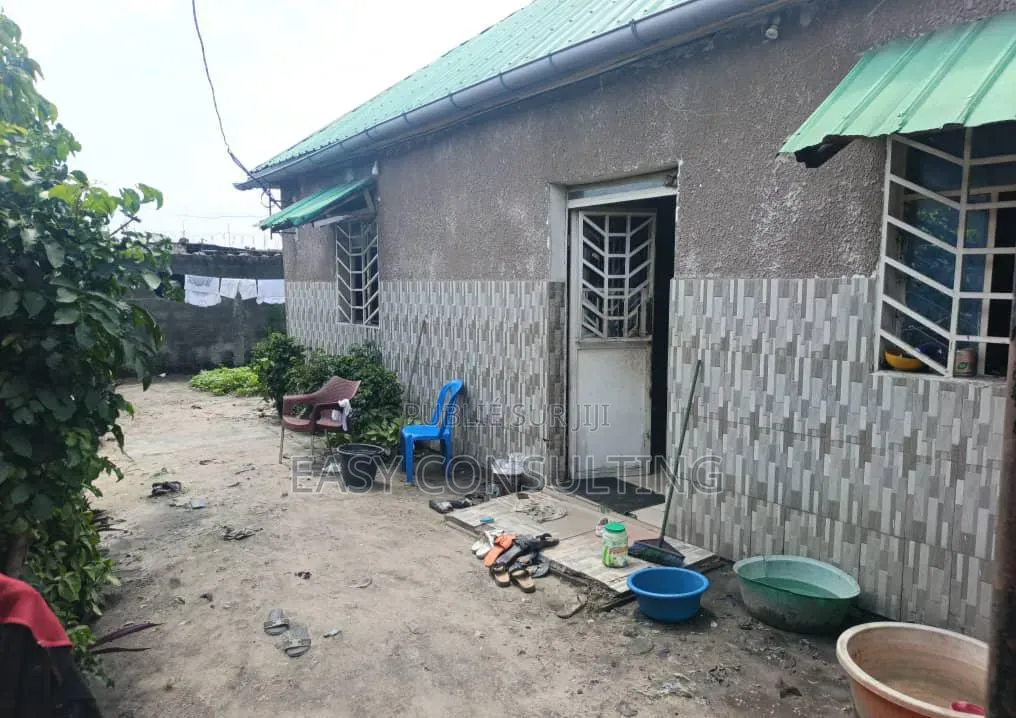 2chbre Maison dans Ngaba à Vendre