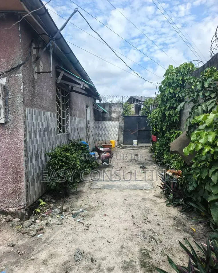 2chbre Maison dans Ngaba à Vendre