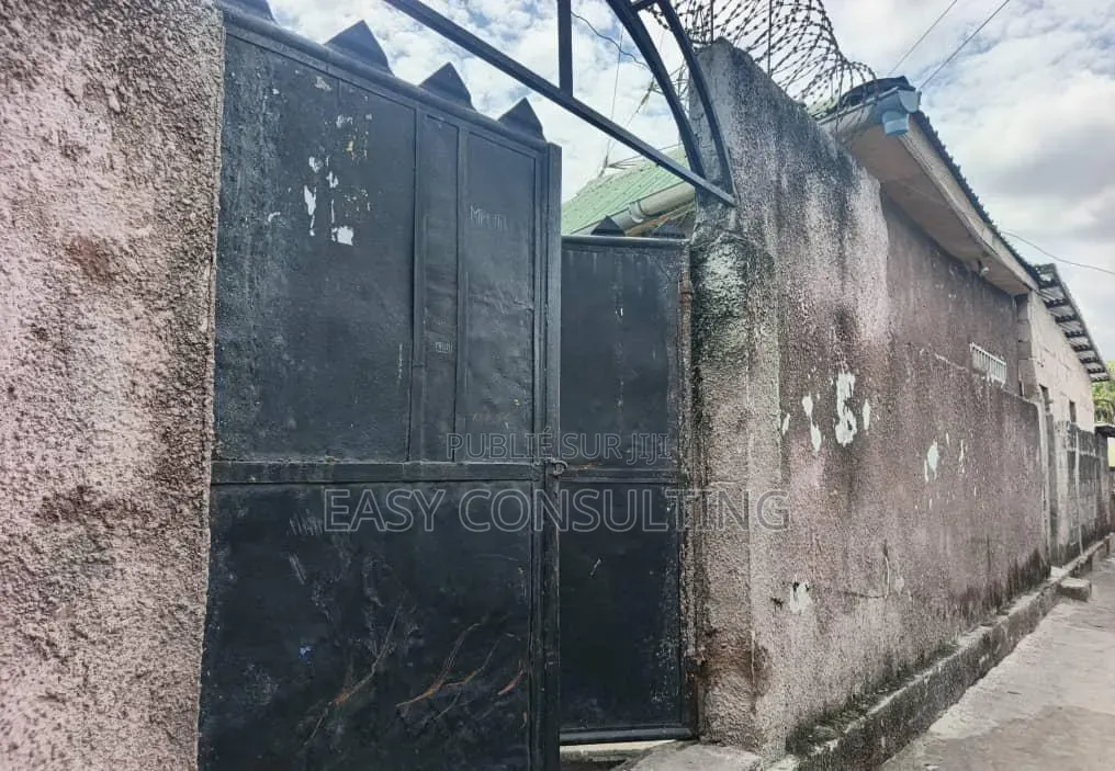 2chbre Maison dans Ngaba à Vendre