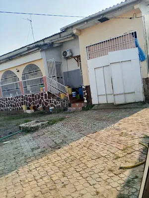 4chbre Villa dans Mont Ngafula à Vendre