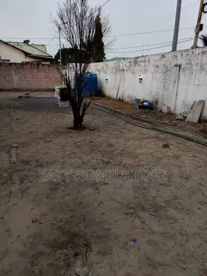 4chbre Villa dans Mont Ngafula à Vendre