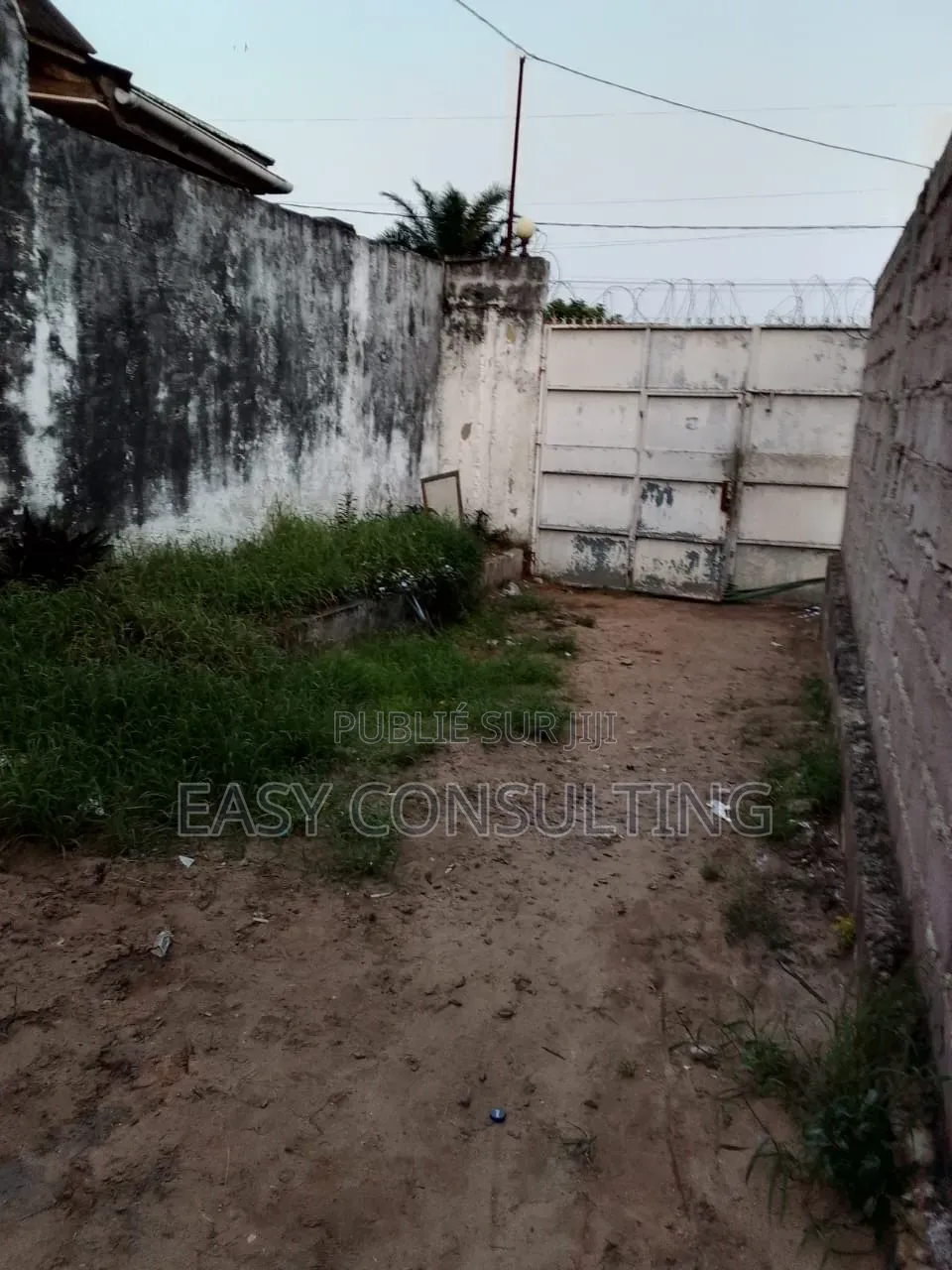 4chbre Villa dans Mont Ngafula à Vendre