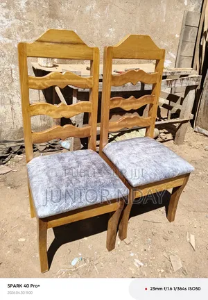 Salle À Manger 1/8 Chaises