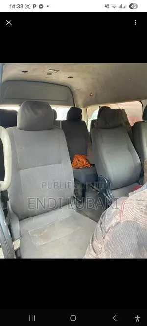 Toyota HiAce 2012 Blanc