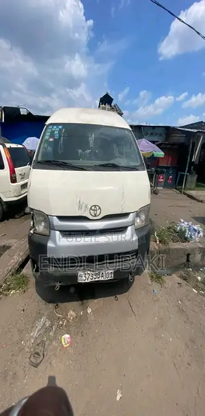 Toyota HiAce 2012 Blanc