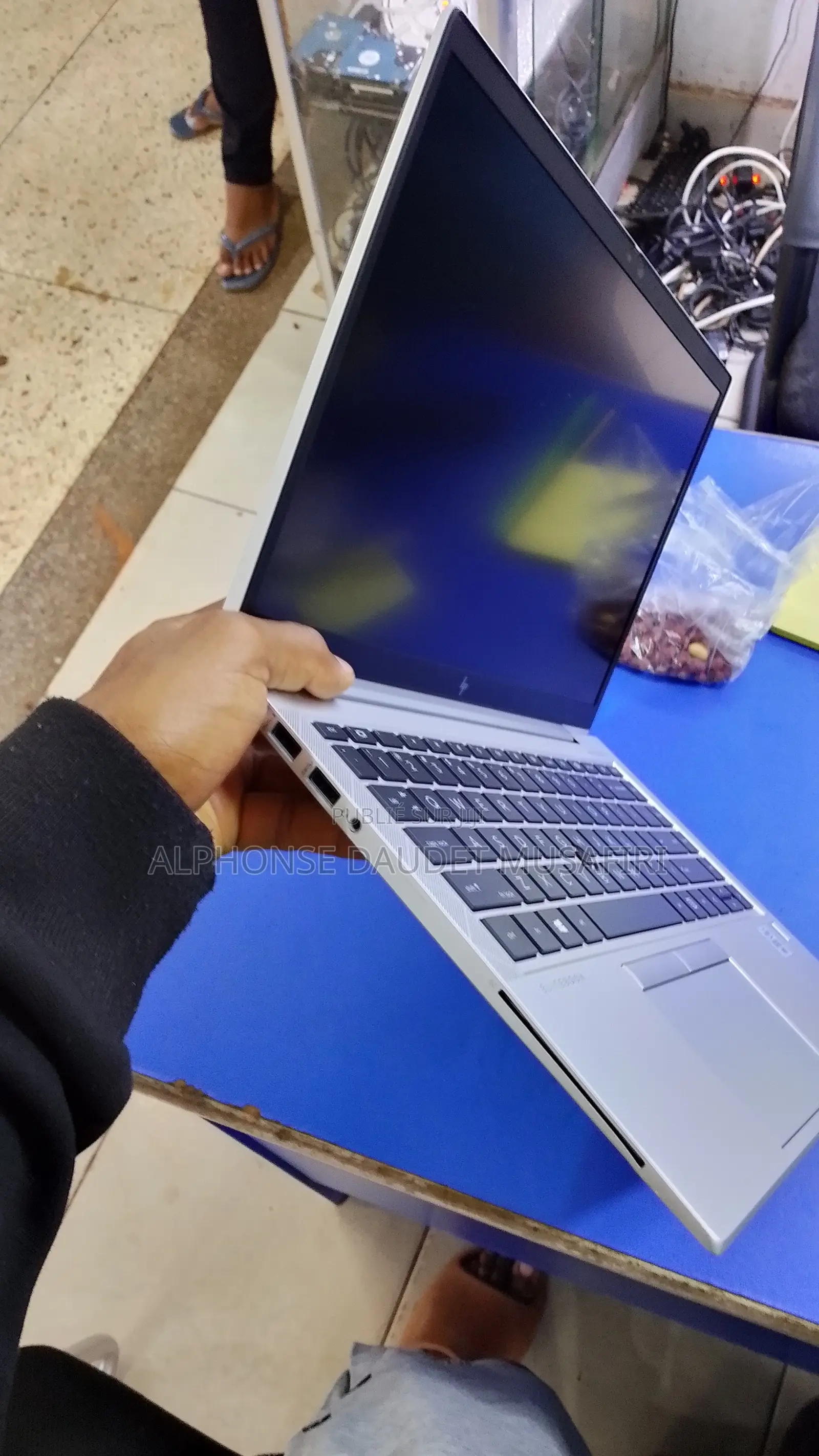 HP EliteBook x360 1040 G9 8GB Intel Core 5 SSD 128GB