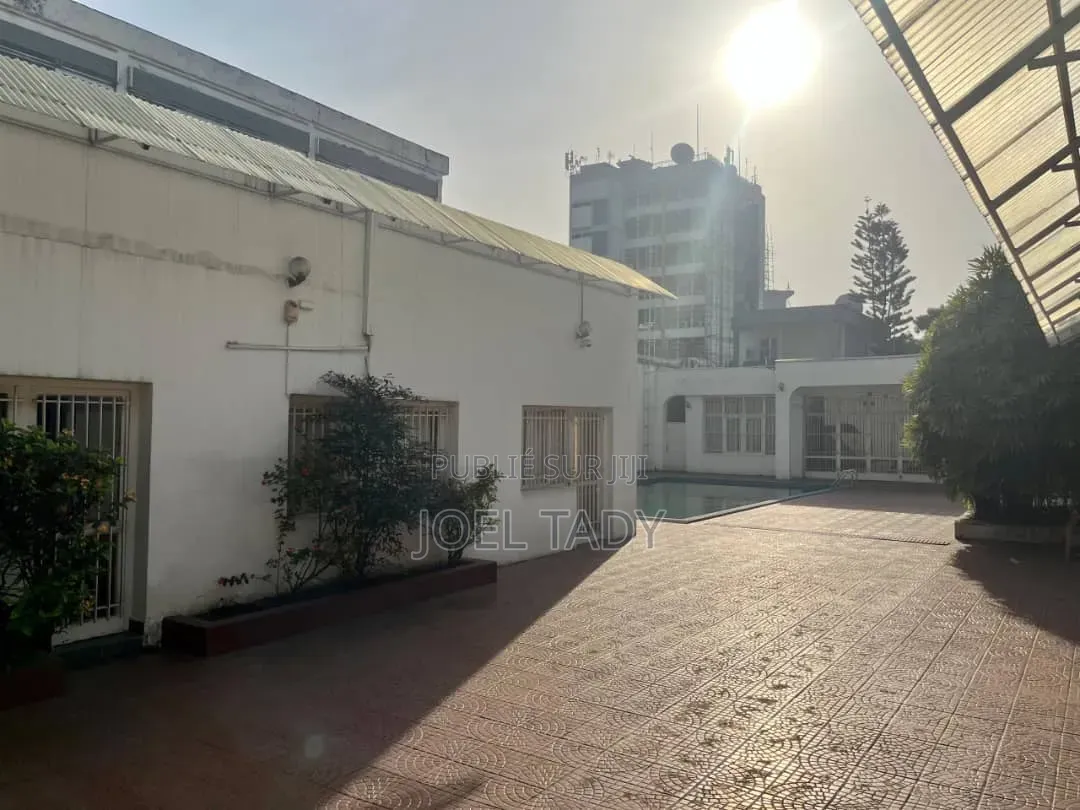 4chbre Villa dans Empire Supreme, Gombe à Vendre