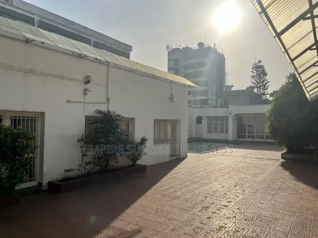 4chbre Villa dans Empire Supreme, Gombe à Vendre