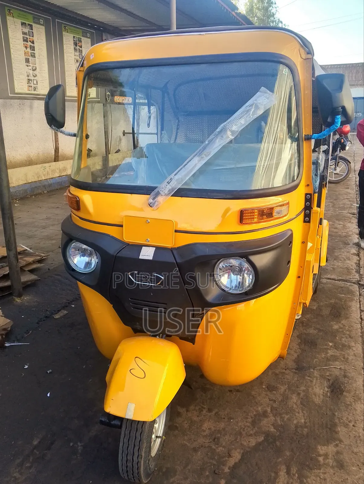 Nouveau Bajaj RE 2026 Noir