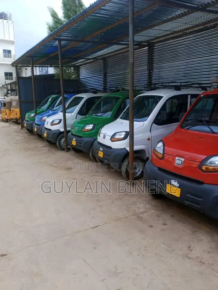 Nouveau Bajaj RE 2026 Argenté