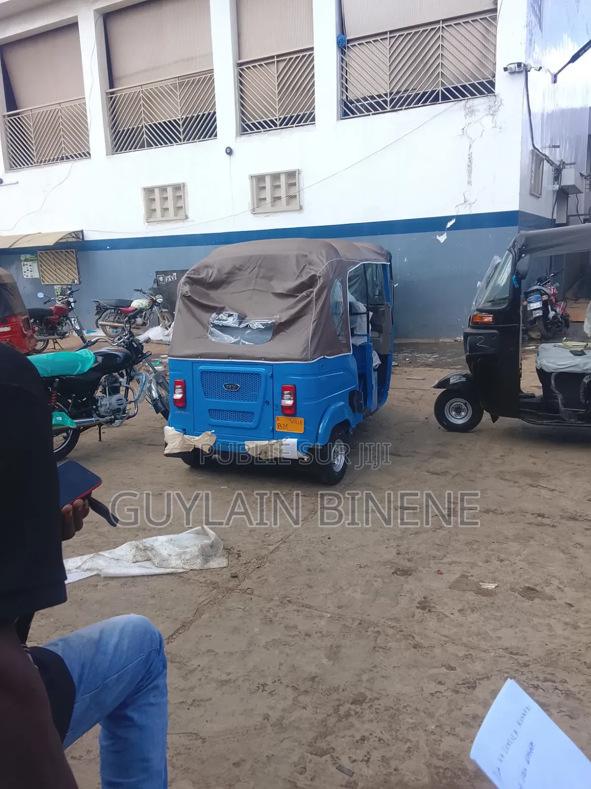 Nouveau Bajaj RE 2026 Argenté
