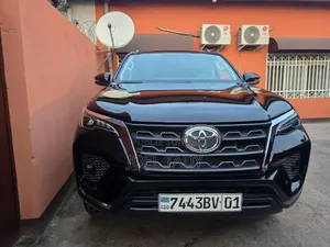 Toyota Fortuner 2025 Bleu