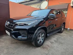 Toyota Fortuner 2025 Bleu