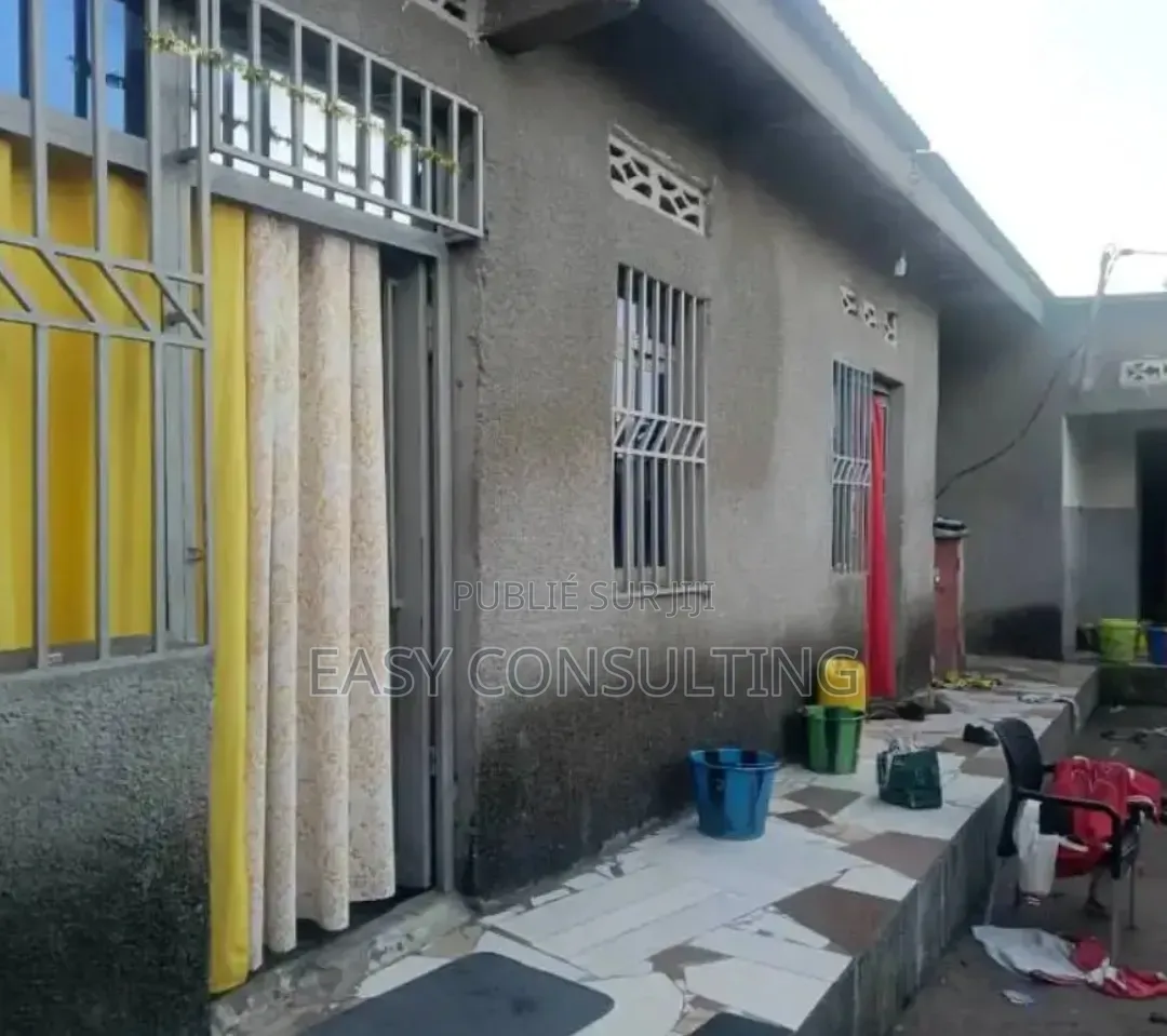 2chbre Villa dans Terre Jaune, Nsele à Vendre