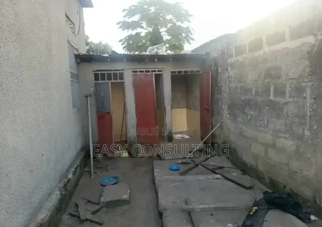 2chbre Villa dans Terre Jaune, Nsele à Vendre