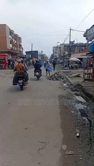 Vente Parcelle Commerciale Sur Macadam en Coin Ouvert À Barumbu