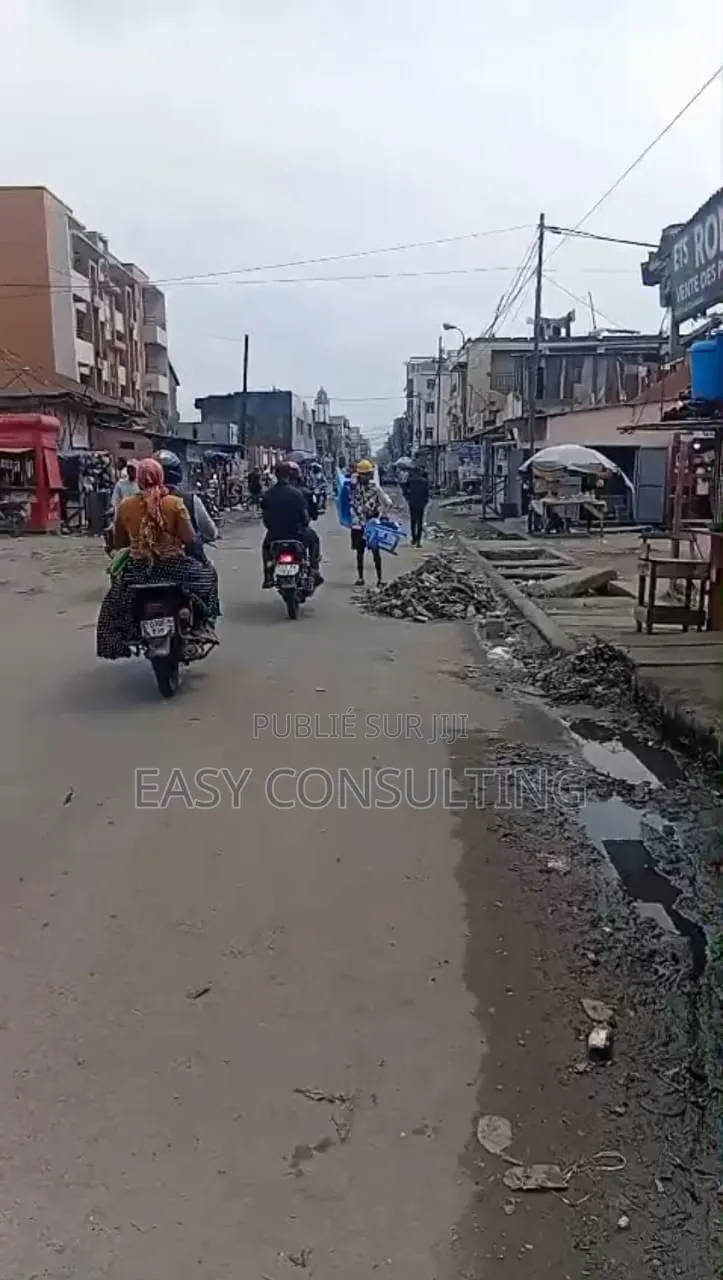 Vente Parcelle Commerciale Sur Macadam en Coin Ouvert À Barumbu