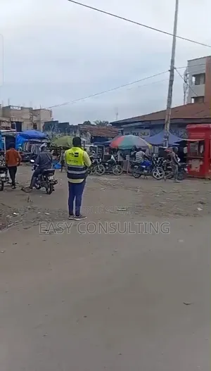 Vente Parcelle Commerciale Sur Macadam en Coin Ouvert À Barumbu