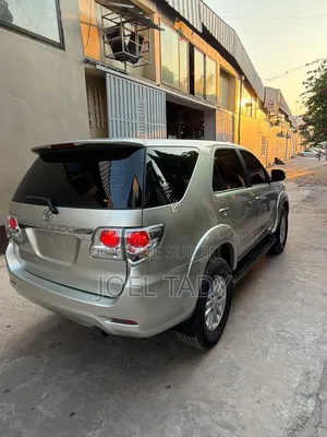 Toyota Fortuner 2014 Gris