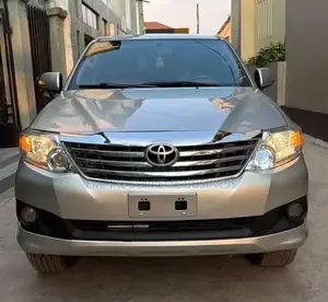 Toyota Fortuner 2014 Gris