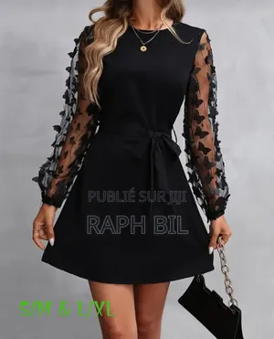 Robe Élégante Avec Détails Papillon