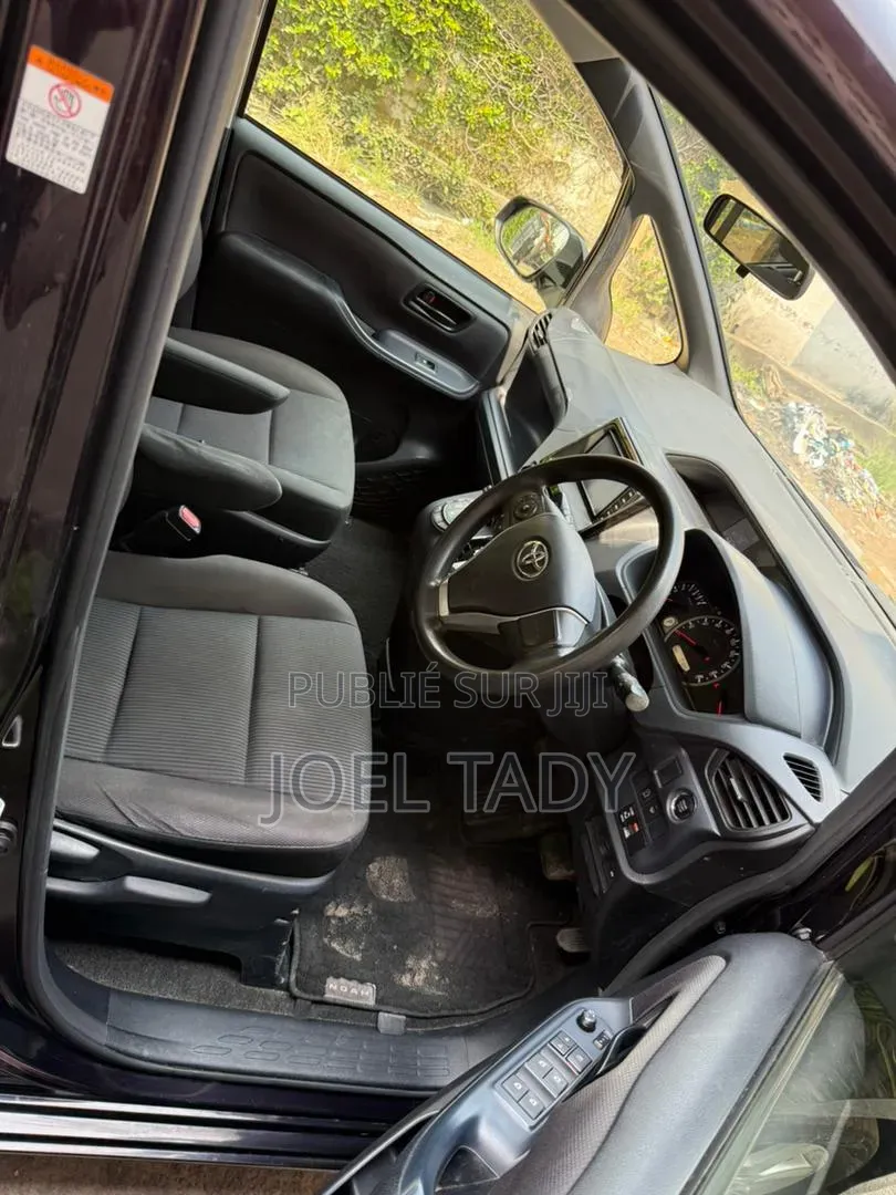 Toyota Noah 2018 Noir