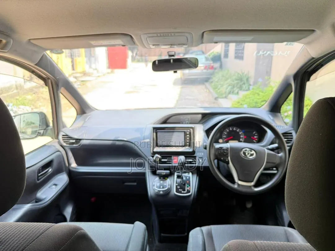 Toyota Noah 2018 Noir