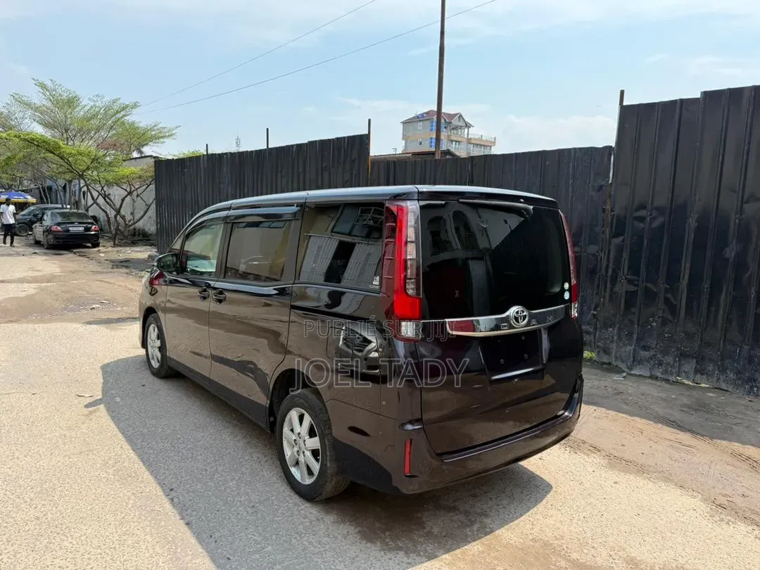 Toyota Noah 2018 Noir