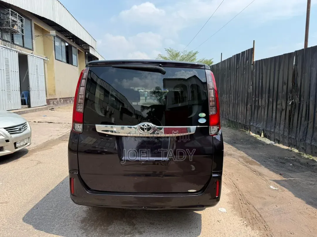 Toyota Noah 2018 Noir