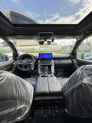 Nouveau Toyota Land Cruiser LC300 2025 Noir