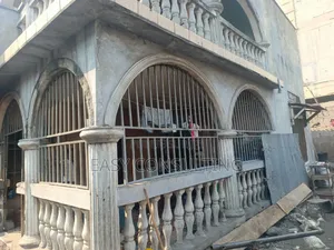 Grande Parcelle À Vendre À Barumbu – Emplacement Premium Du Macadam