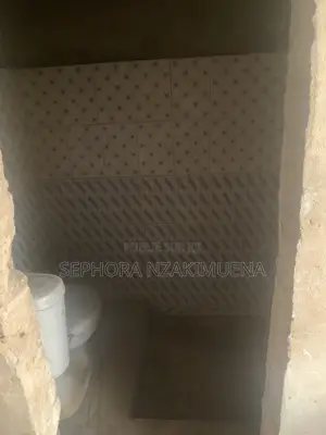 3chbre Maison dans Maison Basse, Limete à Louer