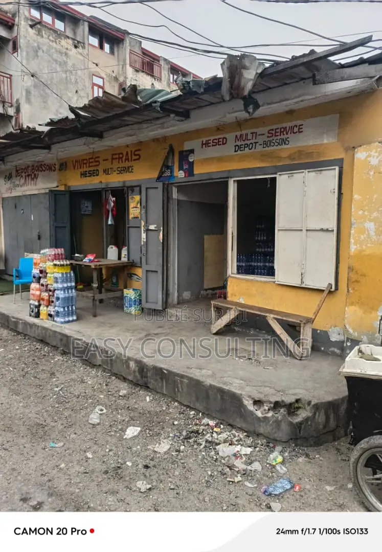 3chbre Villa dans Funa Forgeron, Limete à Vendre