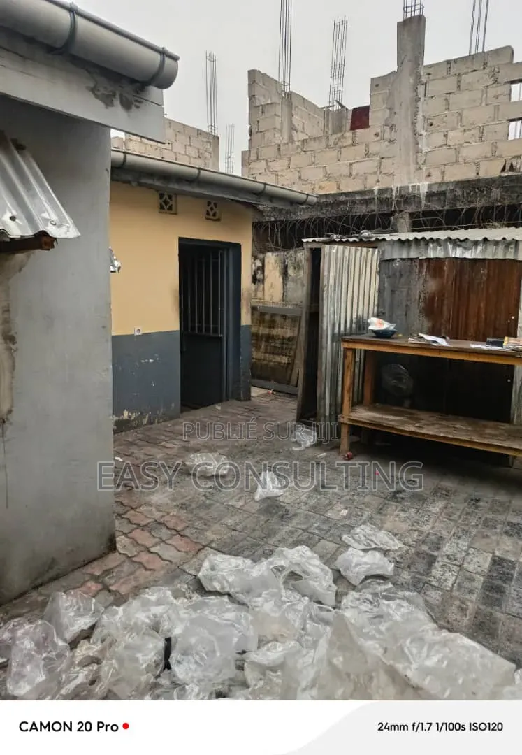 3chbre Villa dans Funa Forgeron, Limete à Vendre