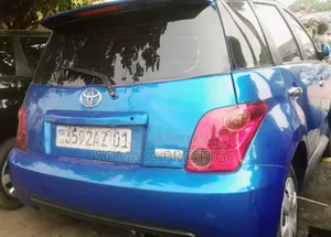 Toyota IST 2016 Bleu