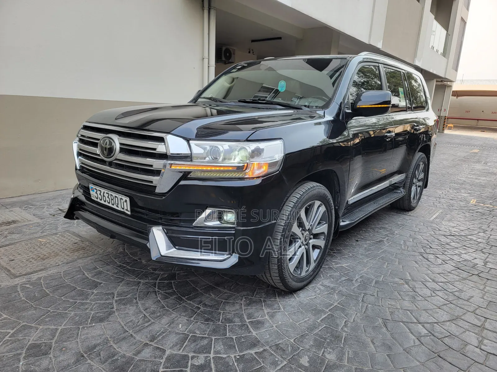 Toyota Land Cruiser 5.7 V8 VX-S 2019 Noir