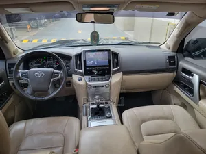 Toyota Land Cruiser 5.7 V8 VX-S 2019 Noir